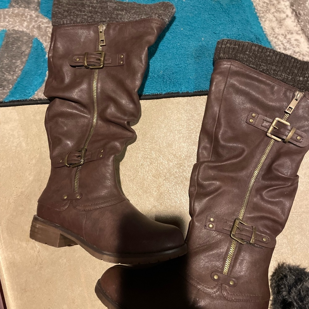 Like new womens knees high boots